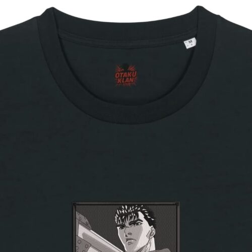 Camiseta Blanca Detalle Espadachín Negro - Guts (2) Espadachín Negro - Guts