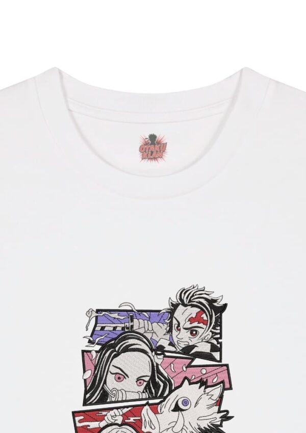 Camiseta Blanca Detalle Respira y Lucha - Tanjiro Kamado & Nezuko Kamado & Inosuke Hashibira & Zenitsu Agatsuma Respira y Lucha - Tanjiro Kamado & Nezuko Kamado & Inosuke Hashibira & Zenitsu Agatsuma