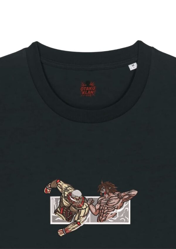 Camiseta Negra Detalle Duelo de Titanes - Eren Yeager & Reiner Braun Duelo de Titanes - Eren Yeager & Reiner Braun