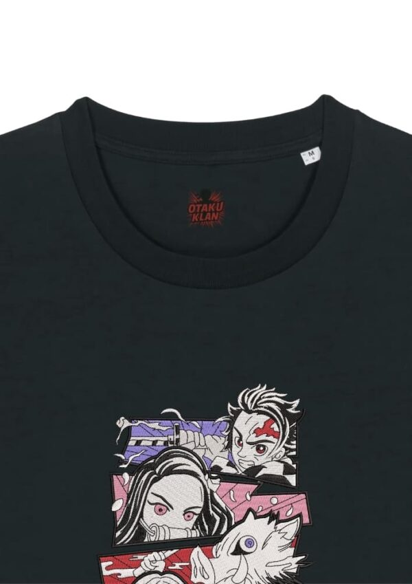 Camiseta Negra Detalle Respira y Lucha - Tanjiro Kamado & Nezuko Kamado & Inosuke Hashibira & Zenitsu Agatsuma Respira y Lucha - Tanjiro Kamado & Nezuko Kamado & Inosuke Hashibira & Zenitsu Agatsuma