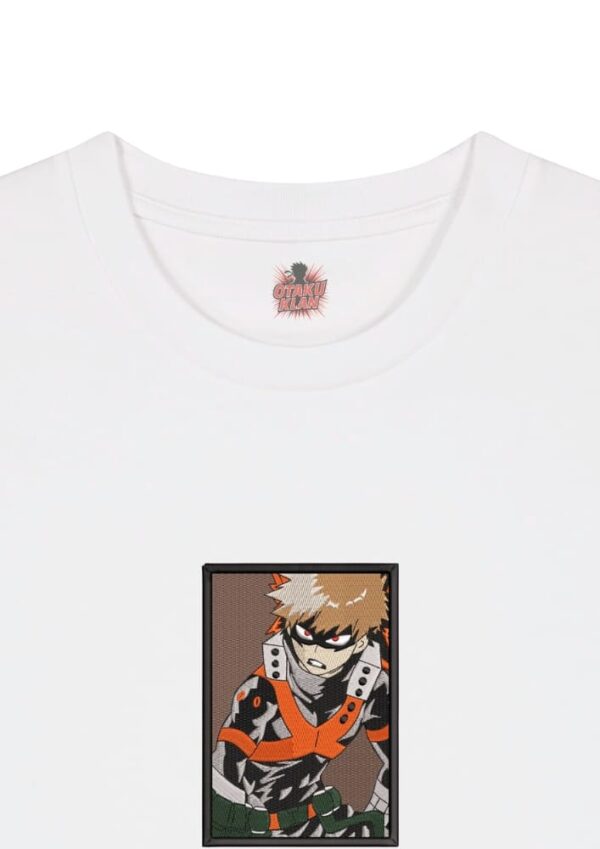 Camiseta Blanca Detalle Explosión Charge - Katsuki Bakugou Explosión Charge - Katsuki Bakugou