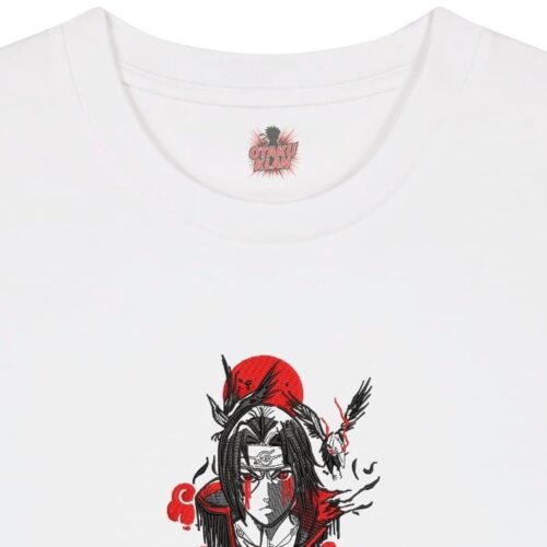 Camiseta Blanca Detalle Ilusión Carmesí - Itachi Uchiha Ilusión Carmesí - Itachi Uchiha