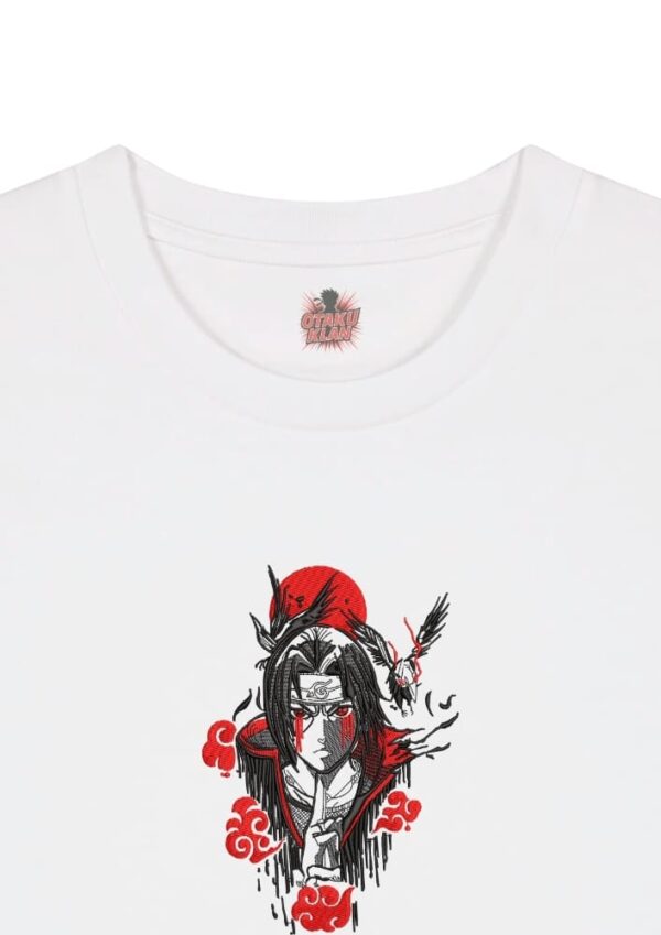 Camiseta Blanca Detalle Ilusión Carmesí - Itachi Uchiha Ilusión Carmesí - Itachi Uchiha