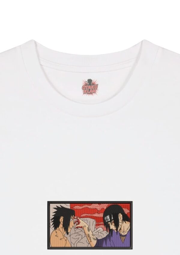 Camiseta Blanca Detalle Last Touch - Sasuke Uchiha & Itachi Uchiha Last Touch - Sasuke Uchiha & Itachi Uchiha