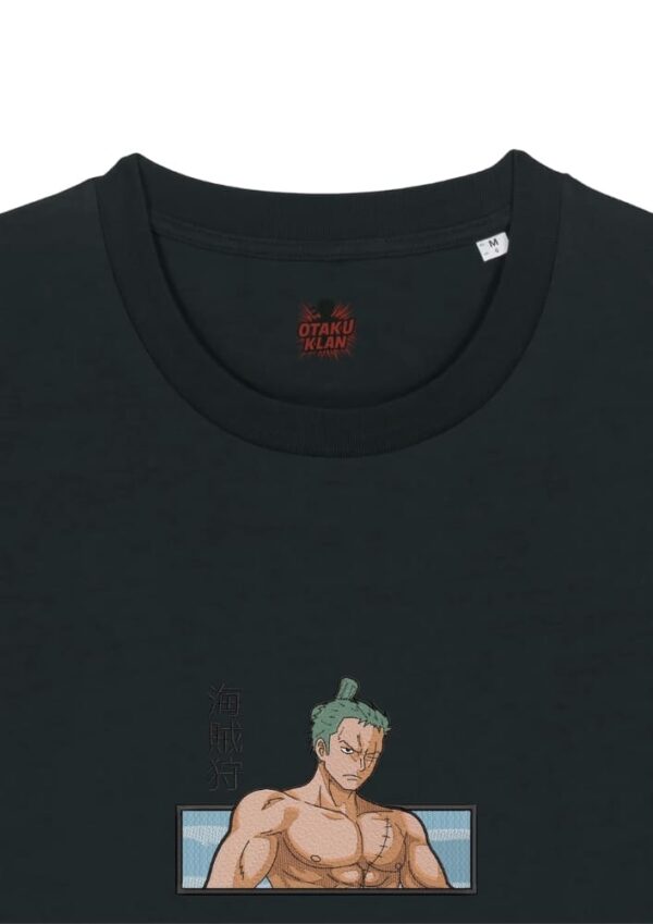 Camiseta Negra Detalle Caza Piratas - Roronoa Zoro Caza Piratas - Roronoa Zoro