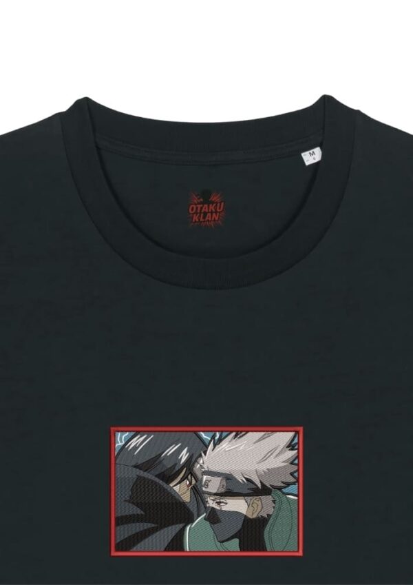 Camiseta Negra Detalle Duelo de Miradas - Itachi Uchiha & Kakashi Hatake Duelo de Miradas - Itachi Uchiha & Kakashi Hatake